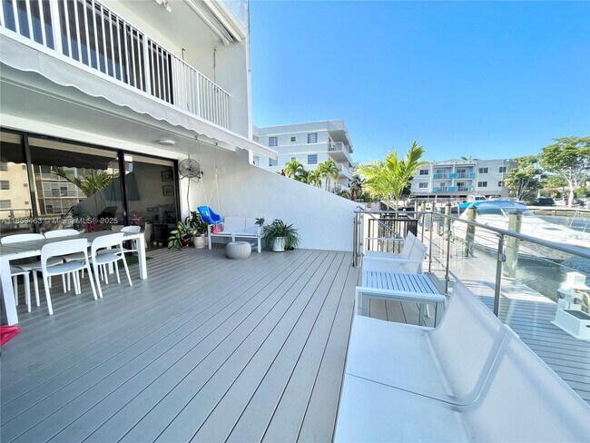 Photo - 3547 NE 168th St Townhome