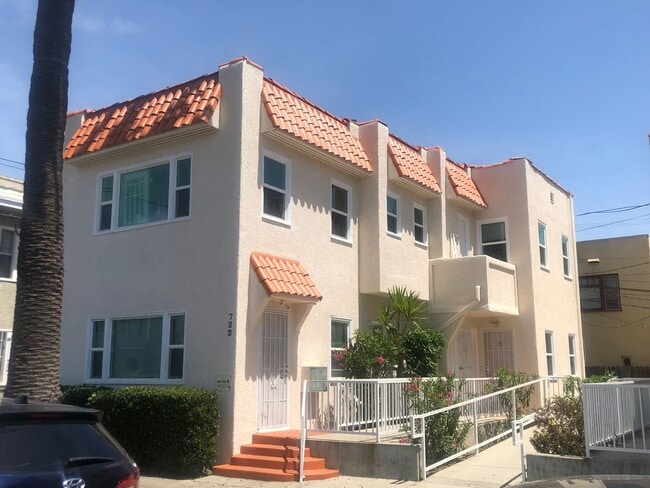 Building Photo - 722 Lime Ave Unit APT 7C