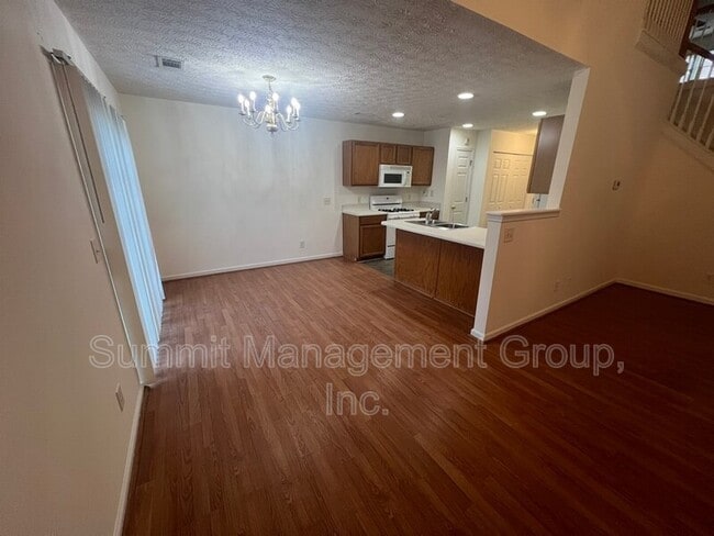 Photo - 2810 Lakeside Cir