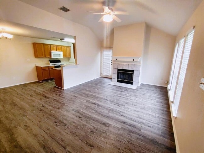 Photo - 2421 Wisteria Way