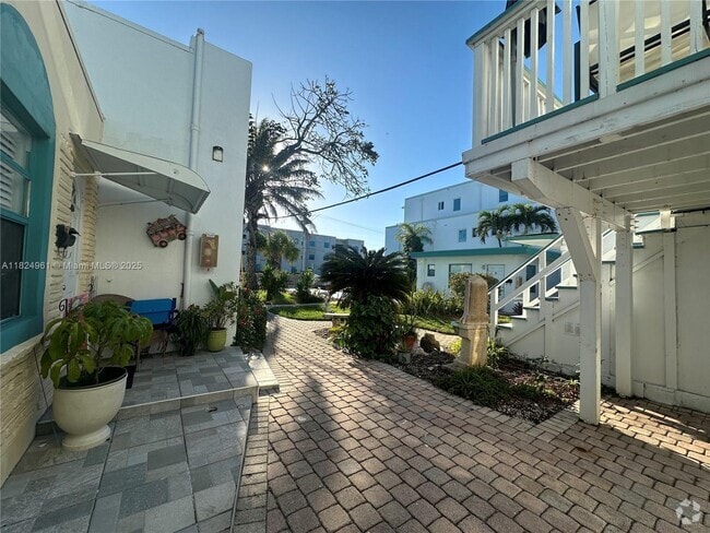 Building Photo - 4249 Bougainvilla Dr Unit 4 Rental