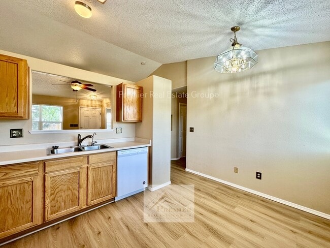 Photo - 7715 Middle Bay Way