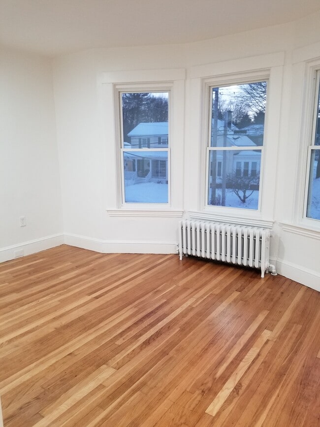 Master Bedroom Windows - 111 Lake St Apartments Unit 2nd Floor