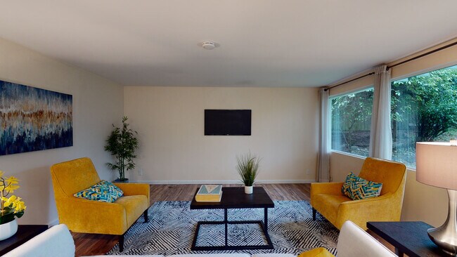 living room - 12405 NE 109th Pl