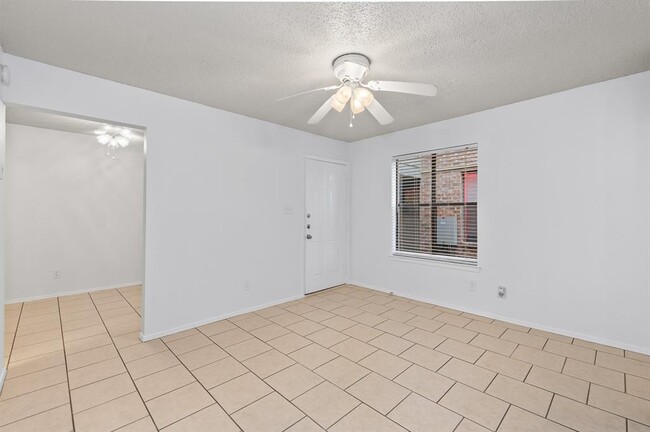 Photo - 2500 Burleson Rd Unidad 709