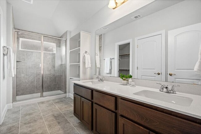 Photo - 136 Free Stone Dr