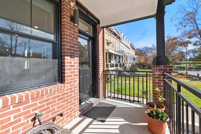 Photo - 423 Quincy St NW