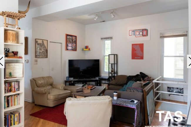 Building Photo - 2618 N Marshfield Ave