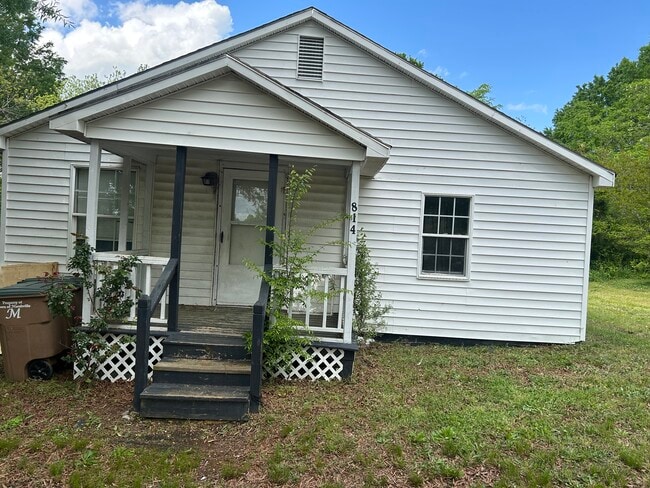 Building Photo - 814 King St