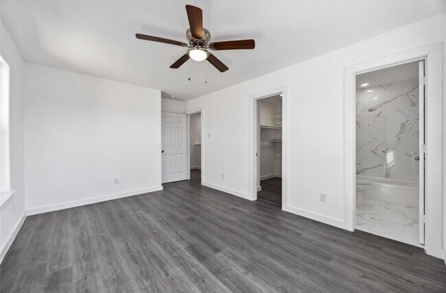 Photo - 2320 Wavell St