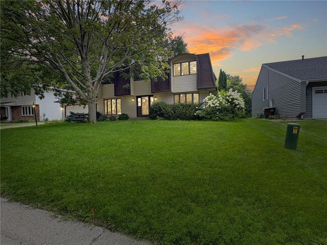 Building Photo - 5801 W 99th St Rental