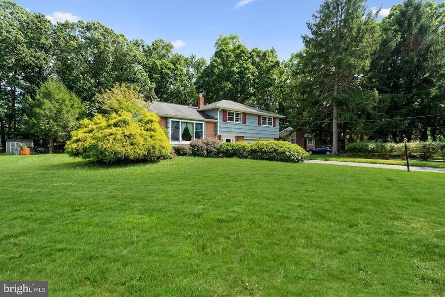 Photo - 318 Oak Ln