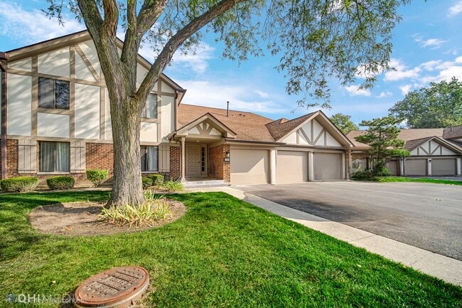 Photo - 920 Surrey Dr Unit 2B