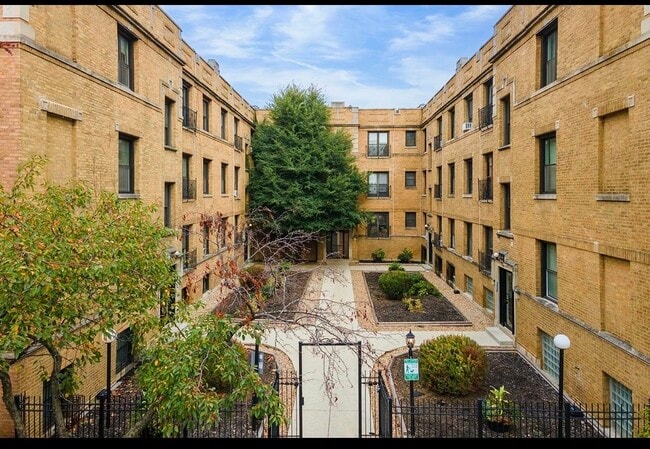 Photo - 732 W Roscoe St Unidad SGA