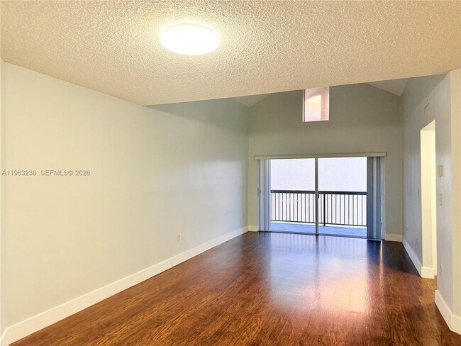 Photo - 6280 NW 186th St Unidad 315