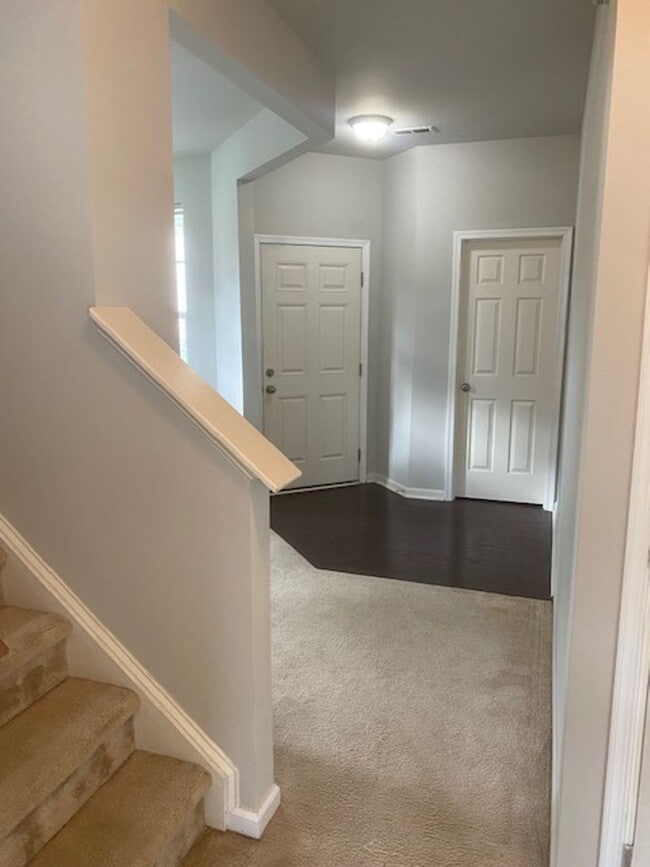 Photo - 203 Linfoot Ct