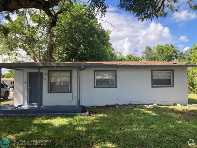 Building Photo - 1542 NW 17th St Rental