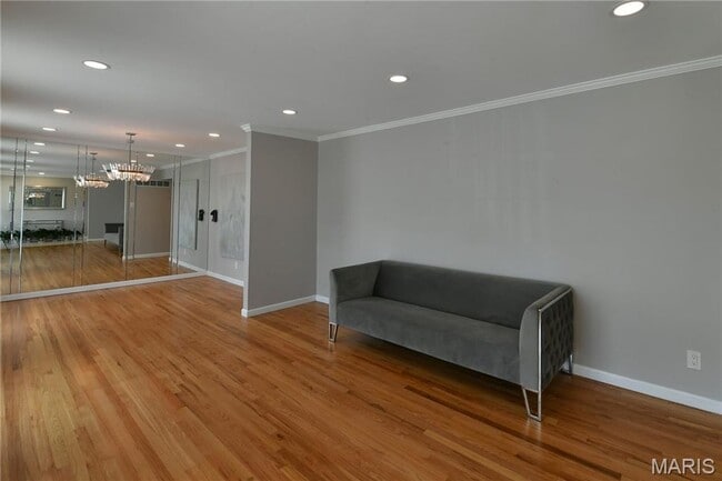 Photo - 965 Orchard Lakes Dr