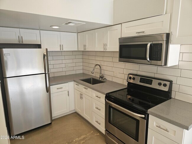 Photo - 4241 N 26th St Unidad 10