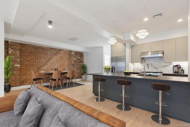 Photo - 16 N Astor St Apartment