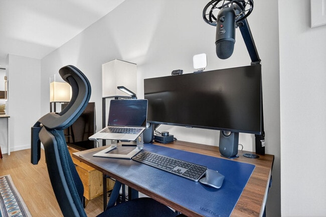 Photo - 68 W 37th St Unit FL20-ID1285298P