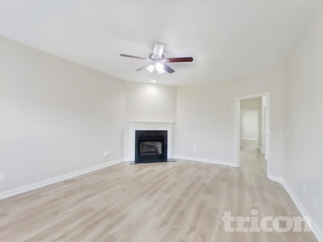 Photo - 1015 Golf View Way