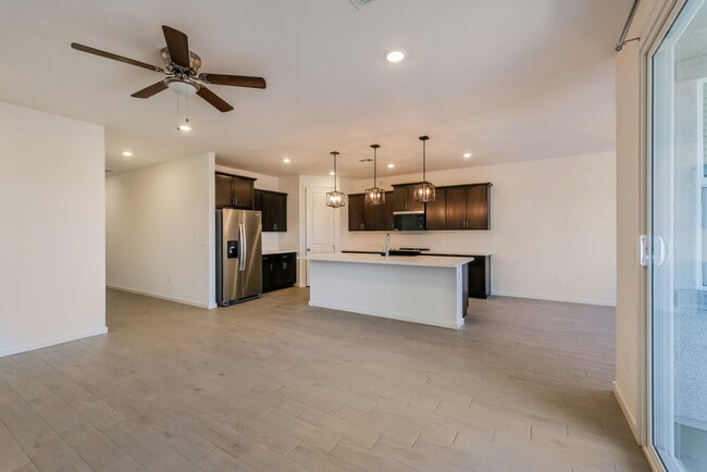 Photo - 24461 Grove St