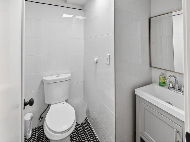 Photo - 1112 Garnett Pl