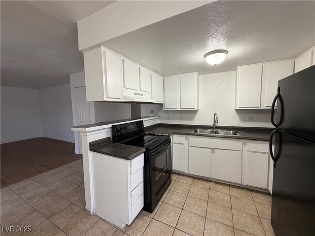 Photo - 4750 Thunderbolt Ave