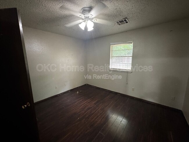 Photo - 915 Delmar Cir
