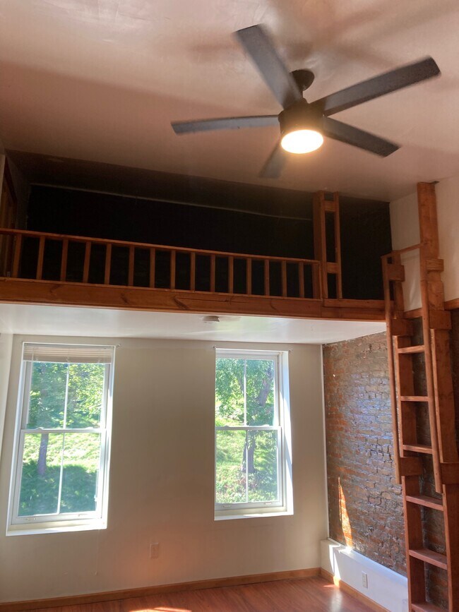 Photo - 97 Ten Broeck St Unidad 4