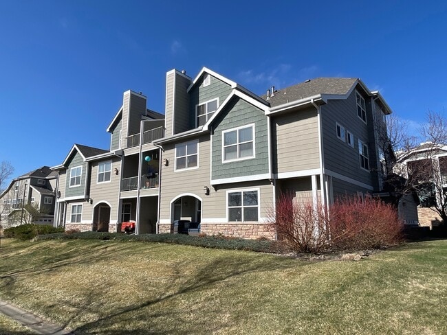 Exterior, east side with balcony - 4245 Boardwalk Dr Unit F8