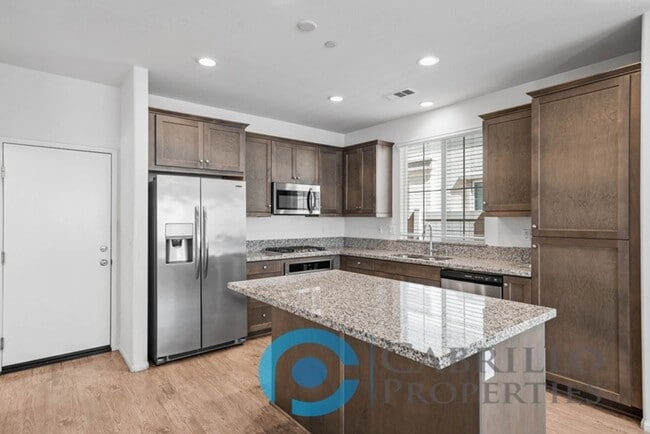 Photo - Spacious 3 bedroom Home w/2 car Garage in ...