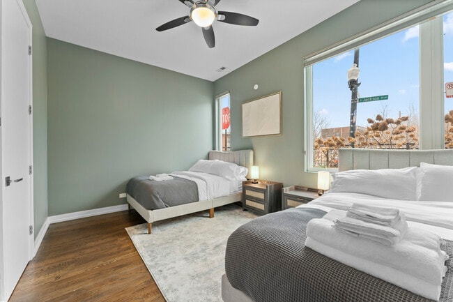 Photo - 2437 W Jackson Blvd