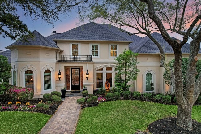 Photo - 1631 Lakeshore Way