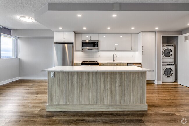 2BR, 1BA - 917SF - Kitchen