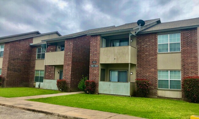 Photo - Lakeview Apartments Unit 1000