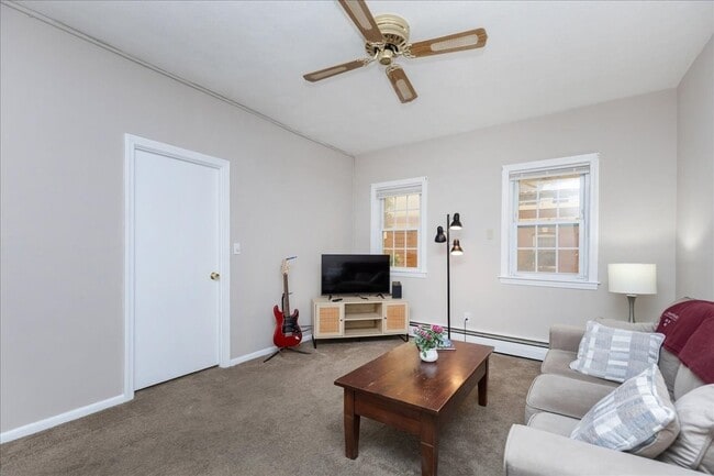 377 Bunker Hill St Unidad 2