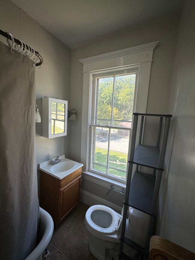Photo - 432 W Main St Unit 3