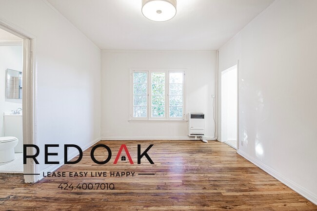 Building Photo - 836 Sanborn Ave Unit 102