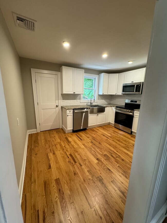 Photo - 301 E Main St