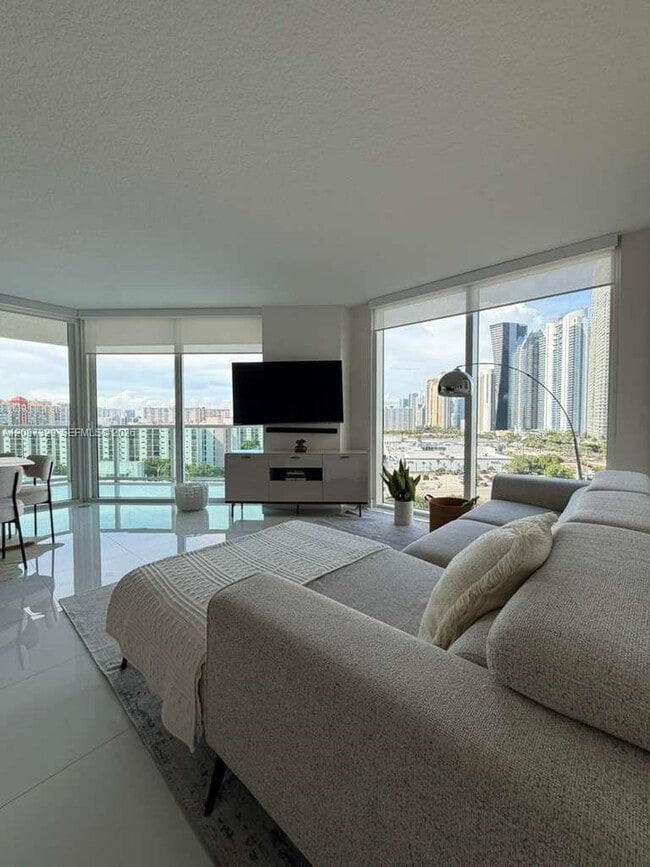 200 Sunny Isles Blvd