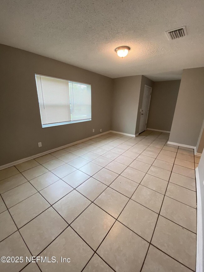 Photo - 9443 Sibbald Rd