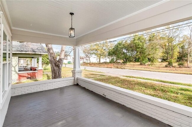 Photo - 704 Marine St
