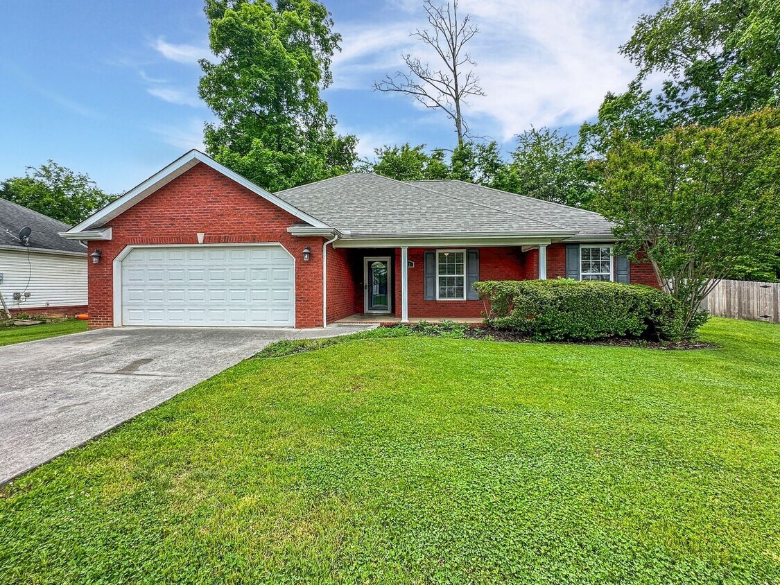 Charming Single Level 3-Bedroom South Knox... - Charming Single Level 3-Bedroom South Knox...