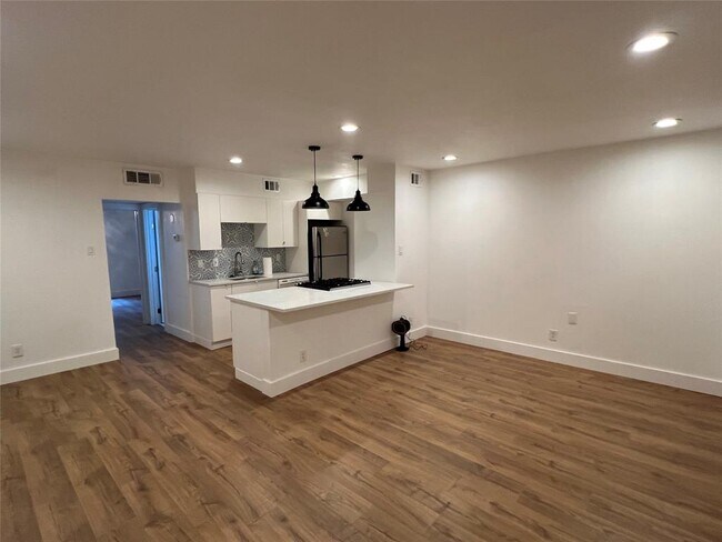 Photo - 505 W 7th St Unit 114
