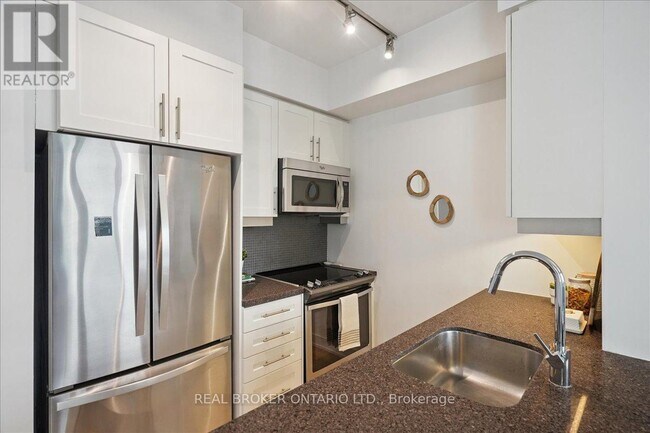 Photo - 525 Adelaide St W Unit 215