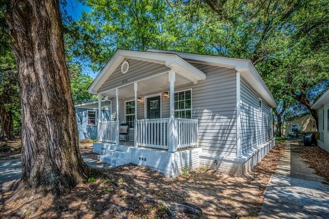 Building Photo - Bennett Yard Unit B