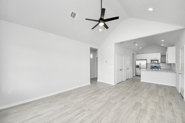 Photo - 382 Rd 5704