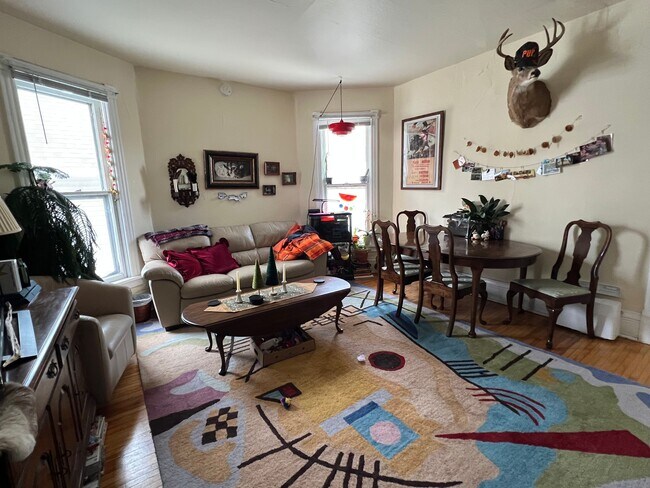 Photo - 1111 E Johnson St